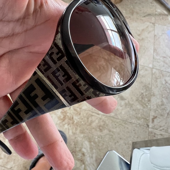 Fendi vintage logo sunglasses with case - Picture 2 of 8